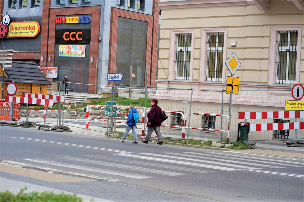 Piesi lekceważą zmianę organizacji ruchu. Posypały się pierwsze mandaty