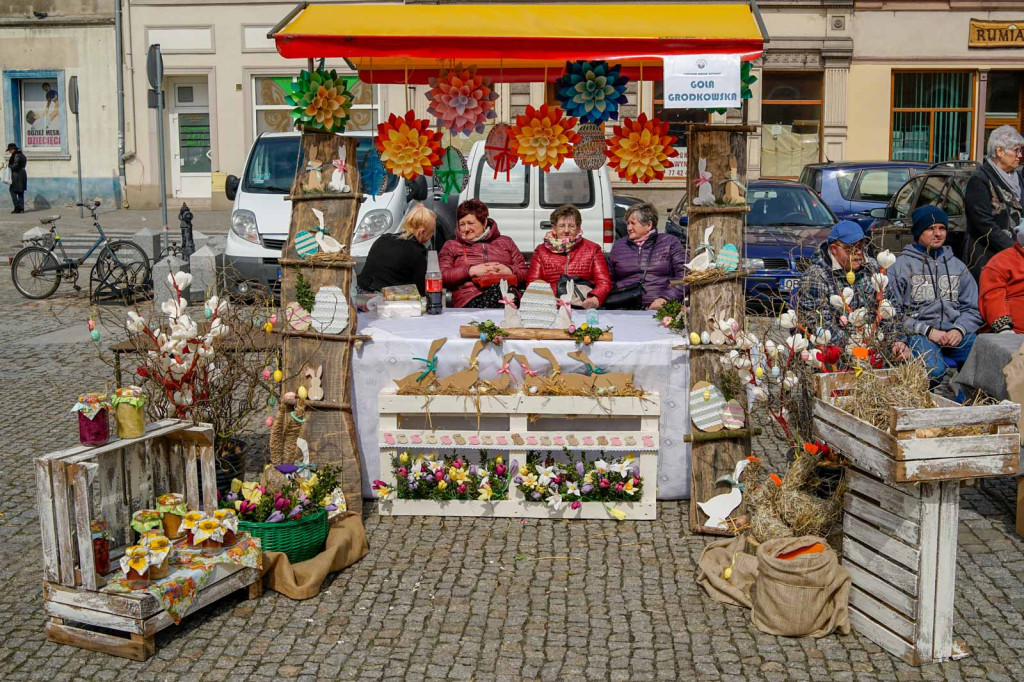 Jarmark Wielkanocny. Świąteczny klimat na rynku w Grodkowie [fotorelacja]