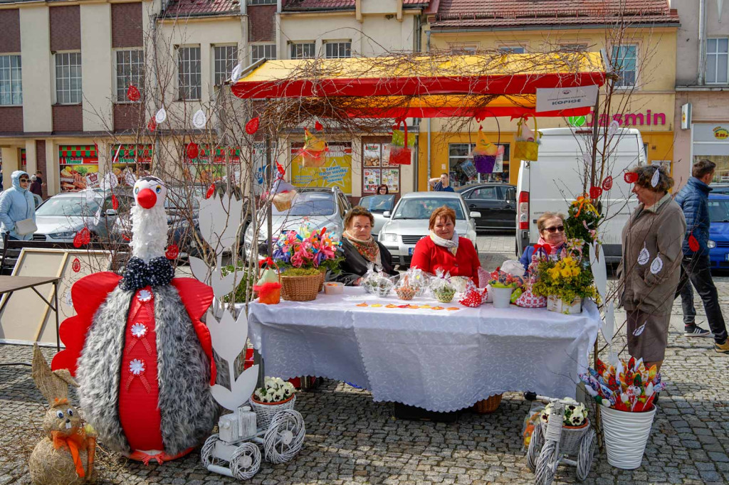 Jarmark Wielkanocny. Świąteczny klimat na rynku w Grodkowie [fotorelacja]