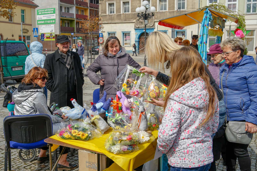 Jarmark Wielkanocny. Świąteczny klimat na rynku w Grodkowie [fotorelacja]