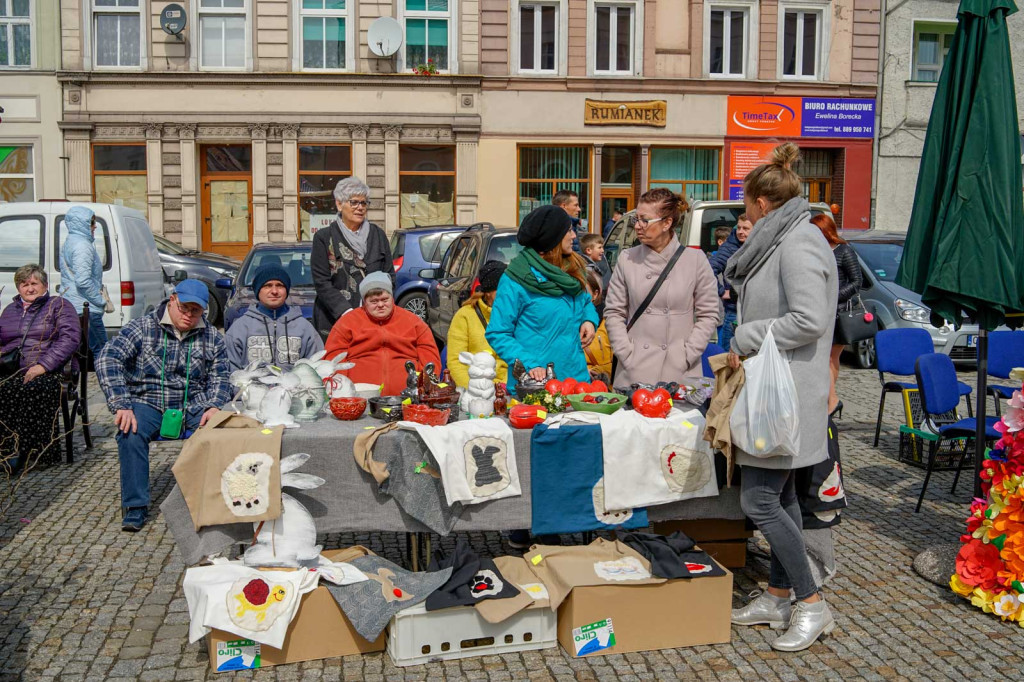 Jarmark Wielkanocny. Świąteczny klimat na rynku w Grodkowie [fotorelacja]