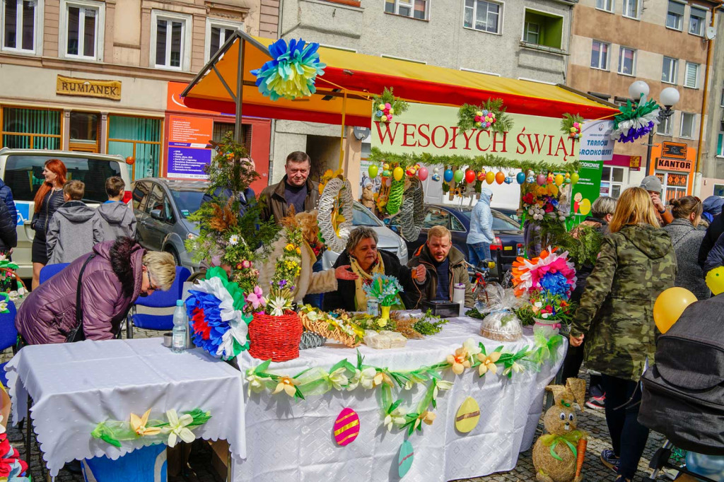 Jarmark Wielkanocny. Świąteczny klimat na rynku w Grodkowie [fotorelacja]