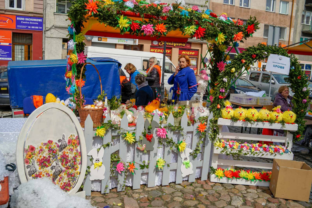 Jarmark Wielkanocny. Świąteczny klimat na rynku w Grodkowie [fotorelacja]