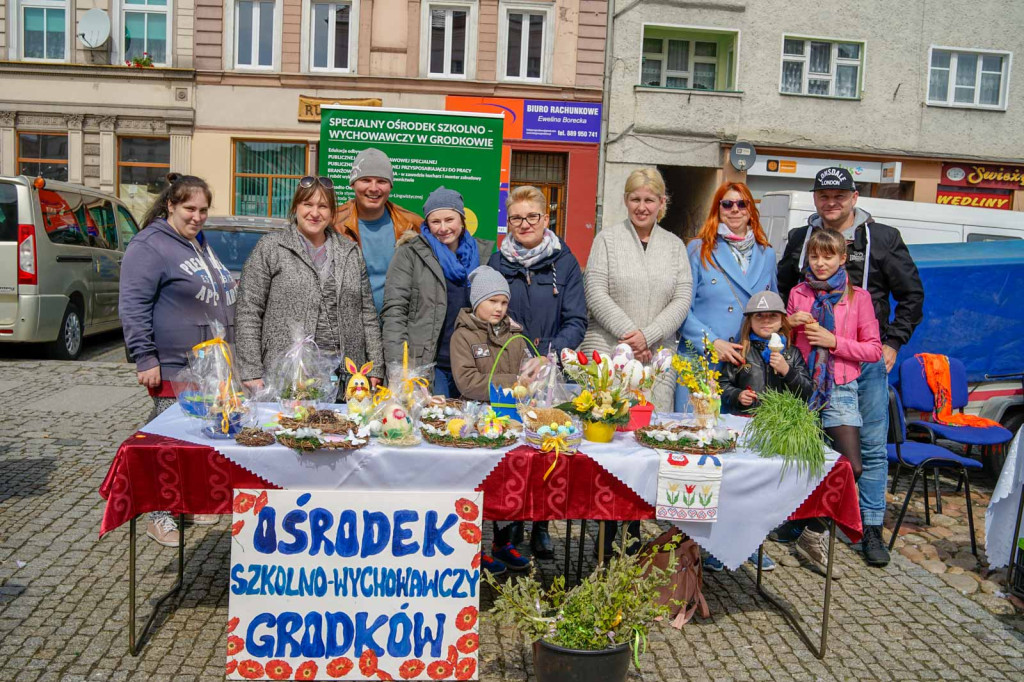 Jarmark Wielkanocny. Świąteczny klimat na rynku w Grodkowie [fotorelacja]