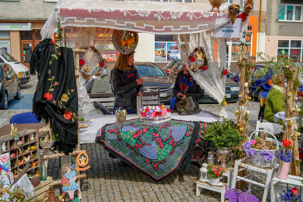 Jarmark Wielkanocny. Świąteczny klimat na rynku w Grodkowie [fotorelacja]