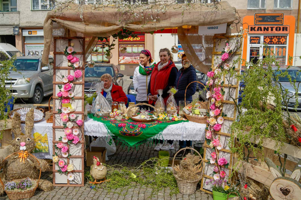 Jarmark Wielkanocny. Świąteczny klimat na rynku w Grodkowie [fotorelacja]