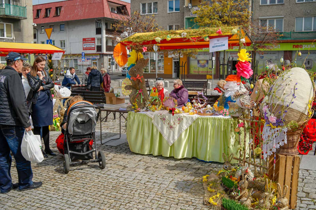 Jarmark Wielkanocny. Świąteczny klimat na rynku w Grodkowie [fotorelacja]