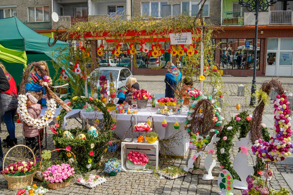 Jarmark Wielkanocny. Świąteczny klimat na rynku w Grodkowie [fotorelacja]