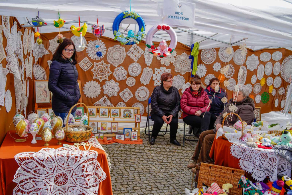 Jarmark Wielkanocny. Świąteczny klimat na rynku w Grodkowie [fotorelacja]