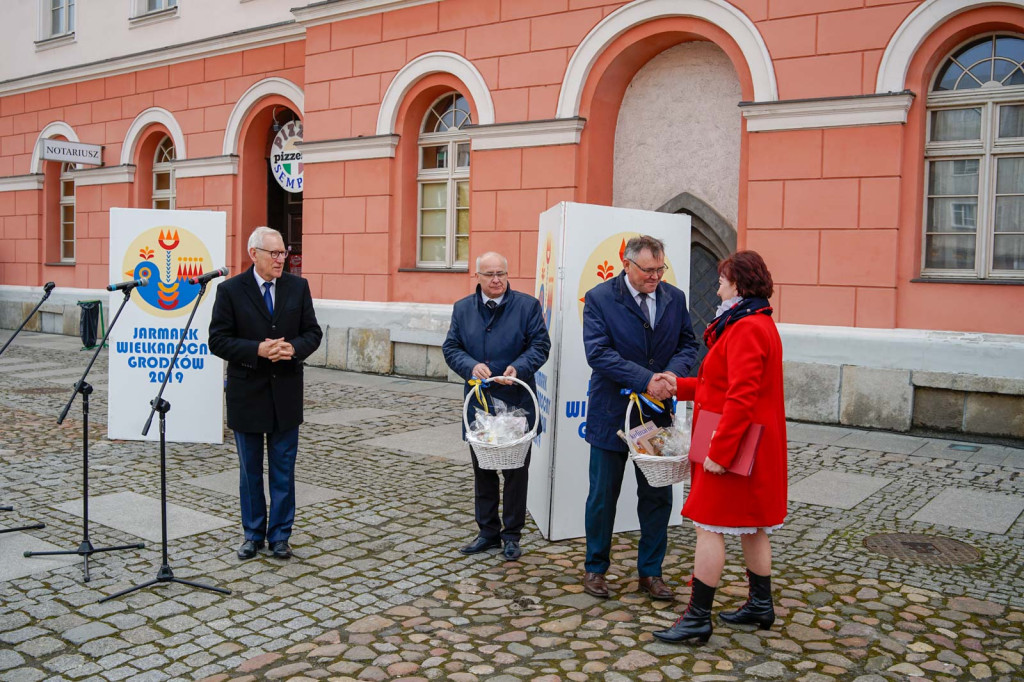 Jarmark Wielkanocny. Świąteczny klimat na rynku w Grodkowie [fotorelacja]