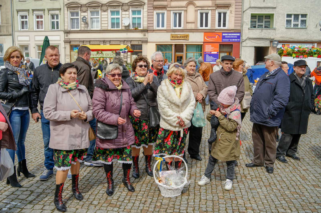 Jarmark Wielkanocny. Świąteczny klimat na rynku w Grodkowie [fotorelacja]