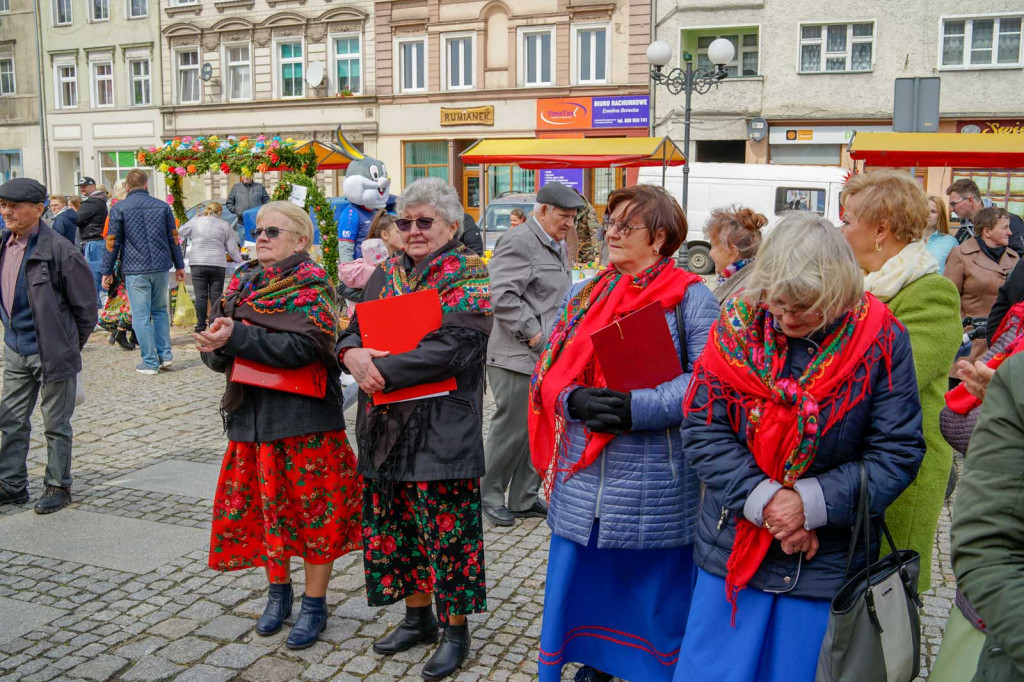 Jarmark Wielkanocny. Świąteczny klimat na rynku w Grodkowie [fotorelacja]