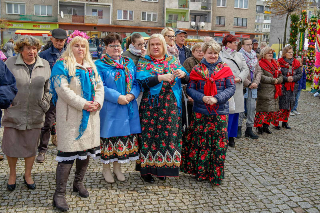 Jarmark Wielkanocny. Świąteczny klimat na rynku w Grodkowie [fotorelacja]