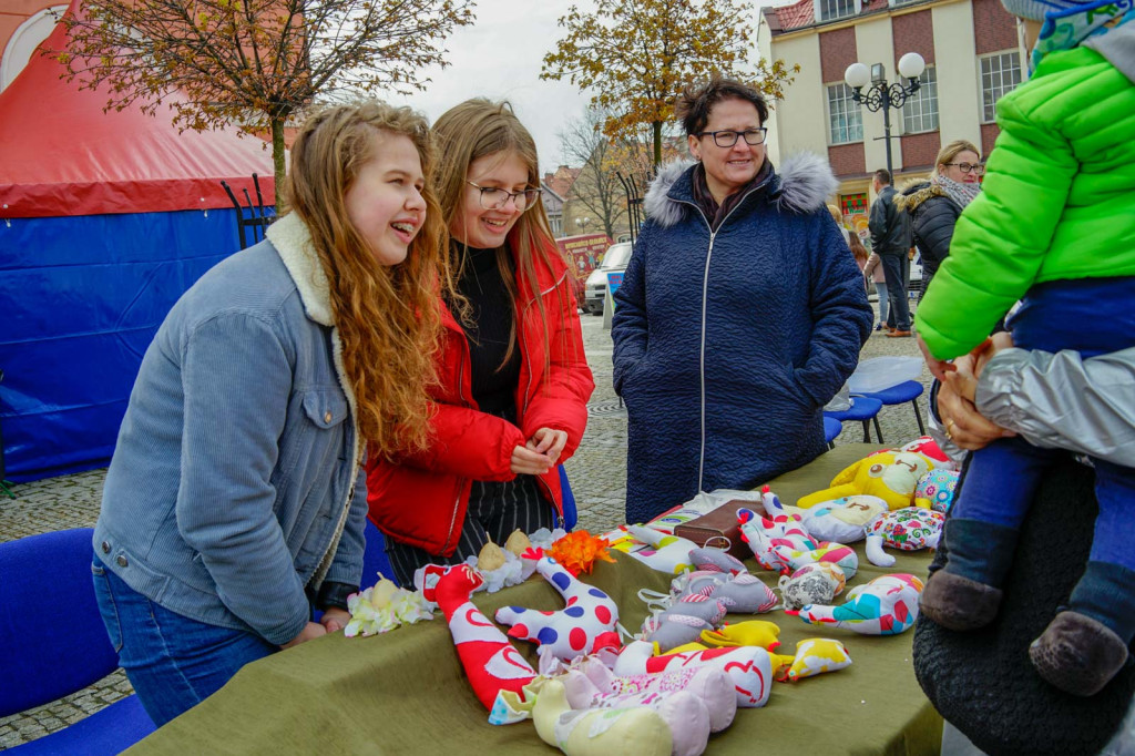 Jarmark Wielkanocny. Świąteczny klimat na rynku w Grodkowie [fotorelacja]
