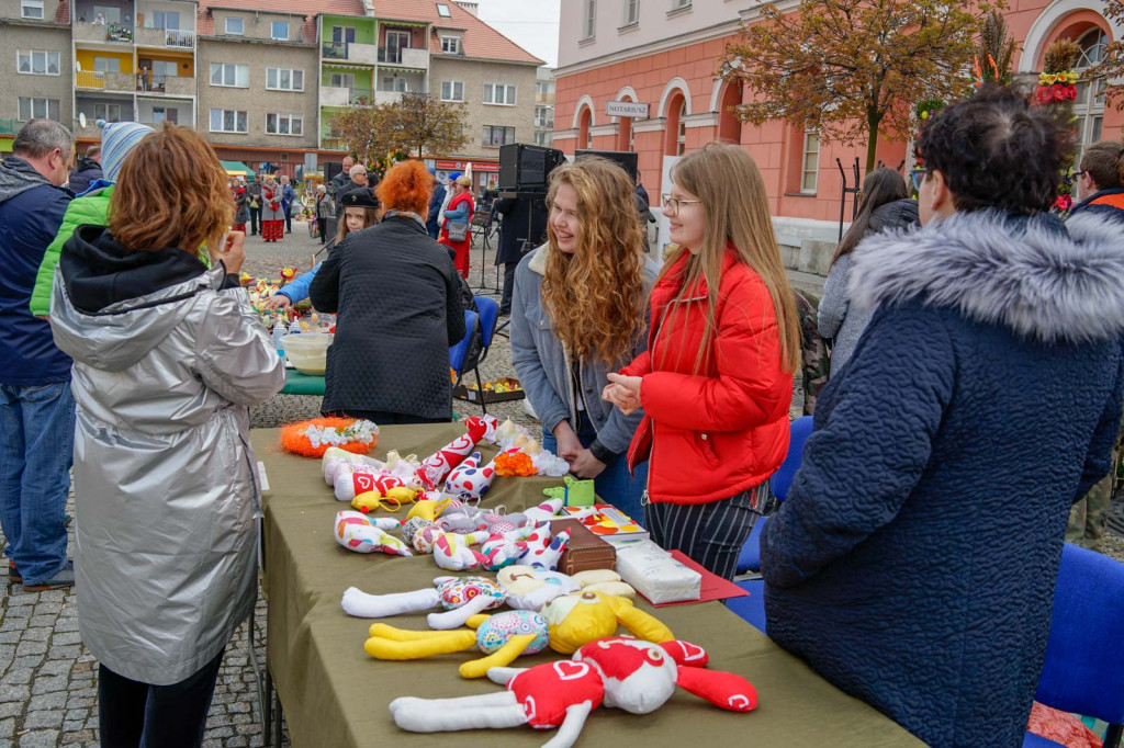Jarmark Wielkanocny. Świąteczny klimat na rynku w Grodkowie [fotorelacja]