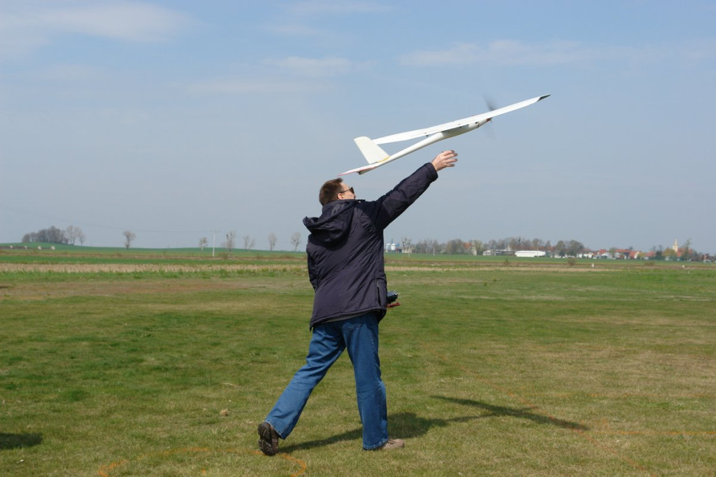 Modelarze rozpoczęli sezon. I rundę zwyciężył Łukasz Troska