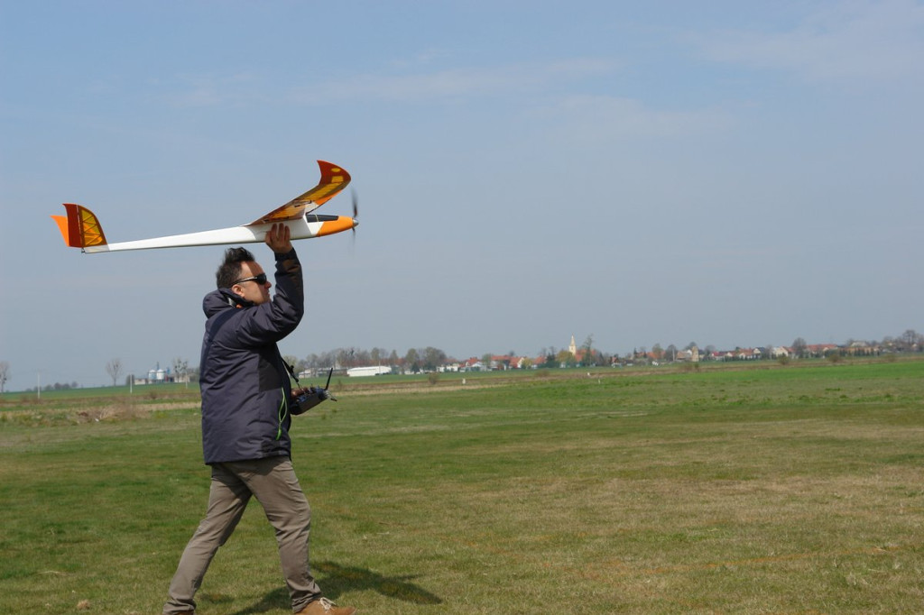 Modelarze rozpoczęli sezon. I rundę zwyciężył Łukasz Troska