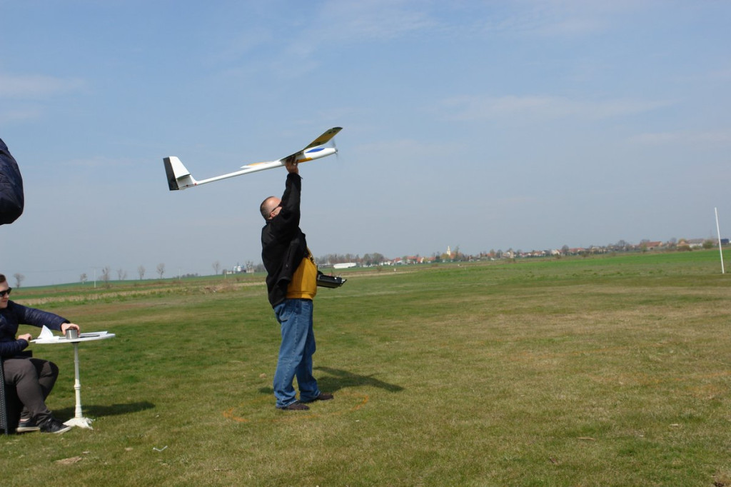 Modelarze rozpoczęli sezon. I rundę zwyciężył Łukasz Troska