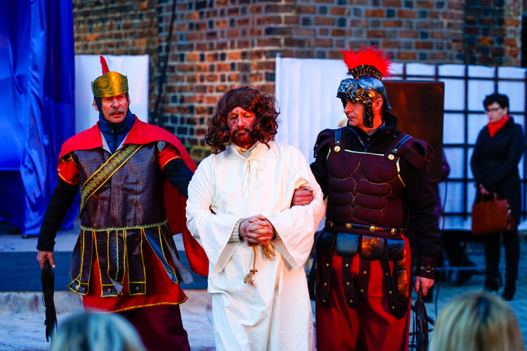 Misterium Męki Pańskiej w Grodkowie. Chwila przedświątecznej refleksji [fotorelacja]