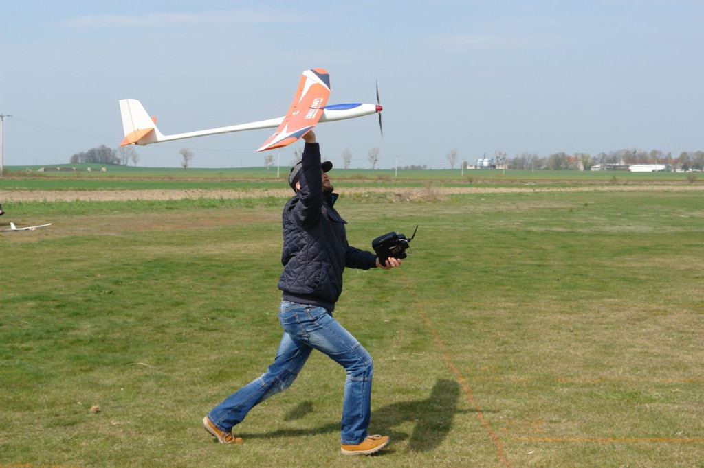 Modelarze rozpoczęli sezon. I rundę zwyciężył Łukasz Troska