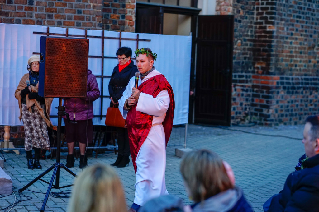 Misterium Męki Pańskiej w Grodkowie. Chwila przedświątecznej refleksji [fotorelacja]