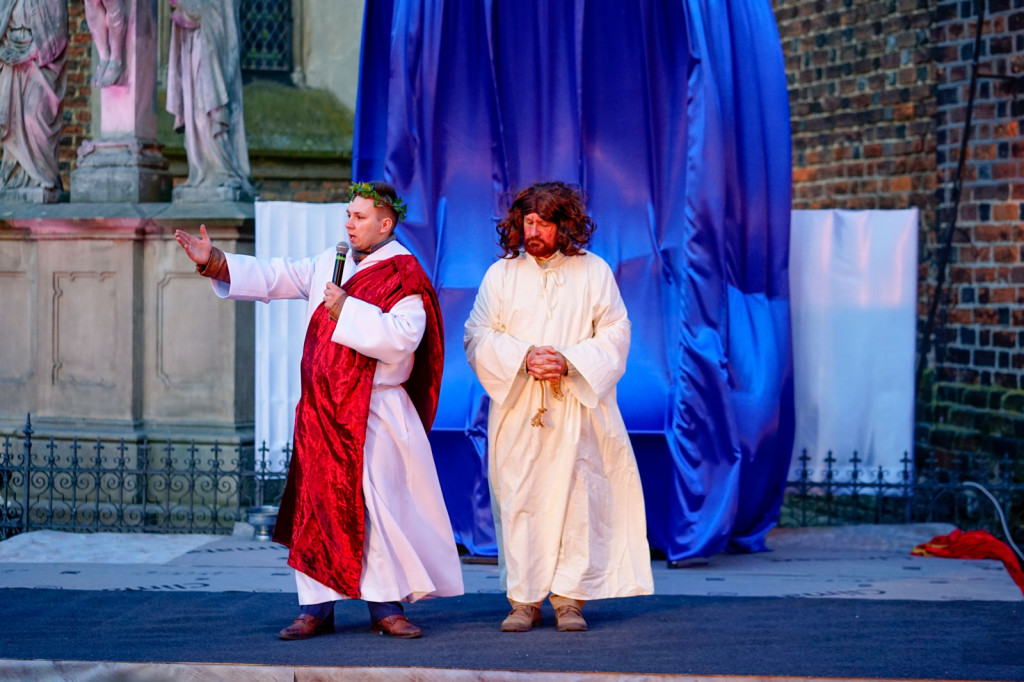 Misterium Męki Pańskiej w Grodkowie. Chwila przedświątecznej refleksji [fotorelacja]