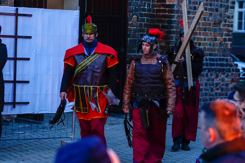 Misterium Męki Pańskiej w Grodkowie. Chwila przedświątecznej refleksji [fotorelacja]