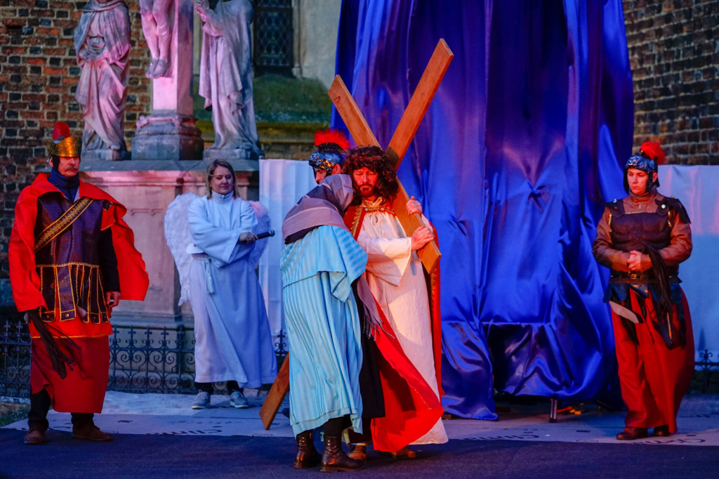 Misterium Męki Pańskiej w Grodkowie. Chwila przedświątecznej refleksji [fotorelacja]