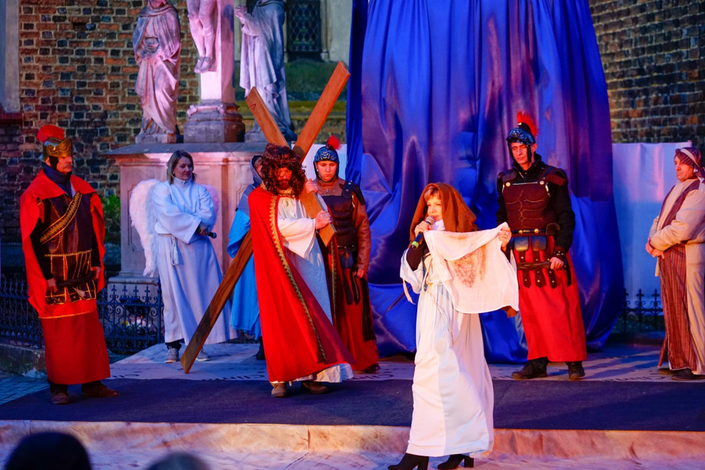 Misterium Męki Pańskiej w Grodkowie. Chwila przedświątecznej refleksji [fotorelacja]