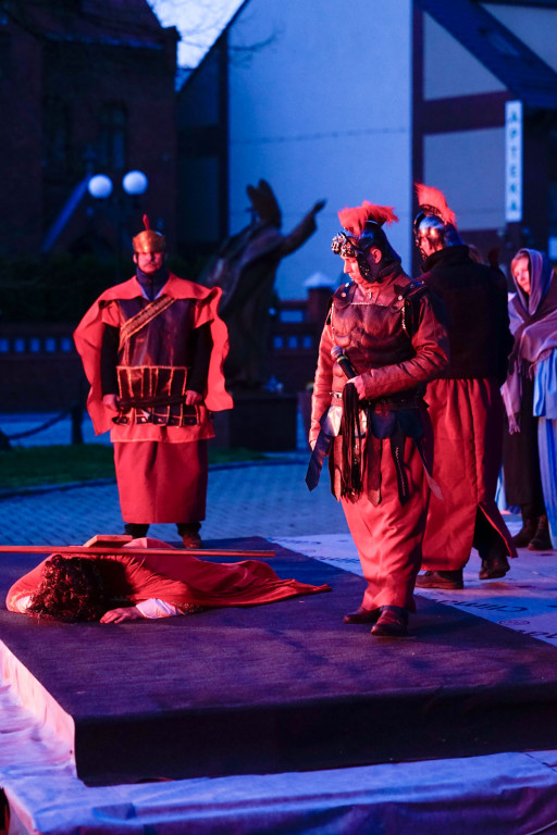 Misterium Męki Pańskiej w Grodkowie. Chwila przedświątecznej refleksji [fotorelacja]