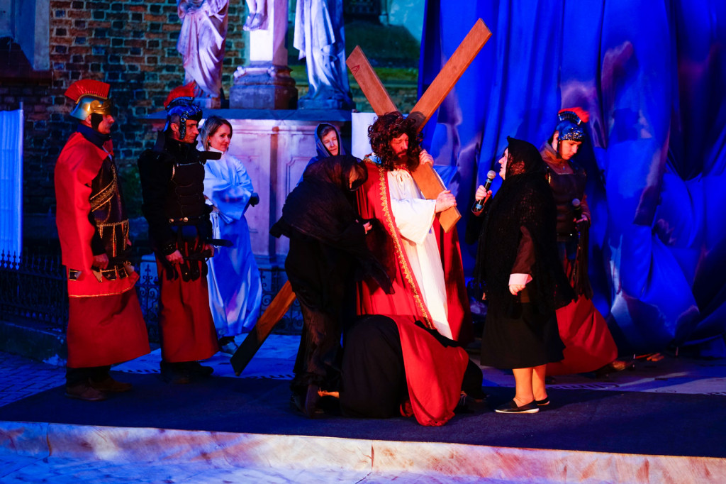 Misterium Męki Pańskiej w Grodkowie. Chwila przedświątecznej refleksji [fotorelacja]