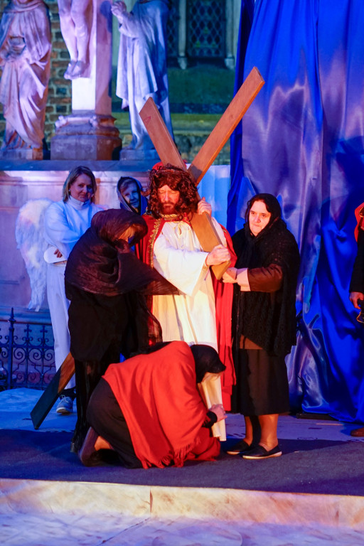 Misterium Męki Pańskiej w Grodkowie. Chwila przedświątecznej refleksji [fotorelacja]