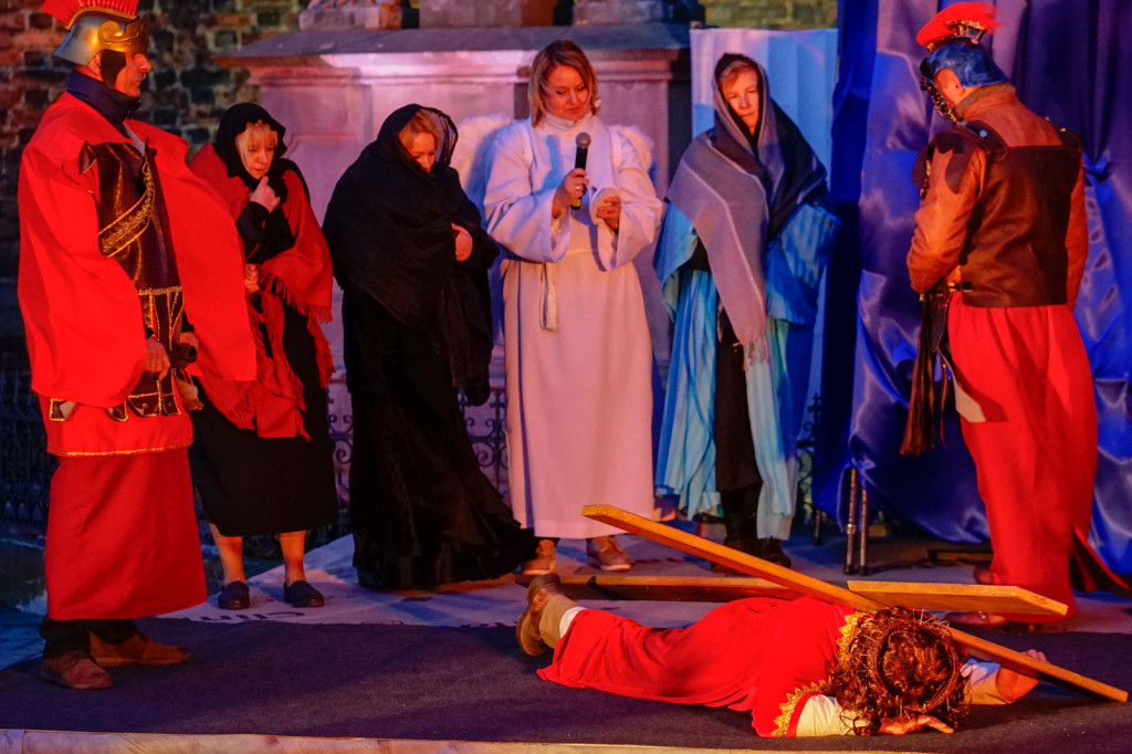 Misterium Męki Pańskiej w Grodkowie. Chwila przedświątecznej refleksji [fotorelacja]