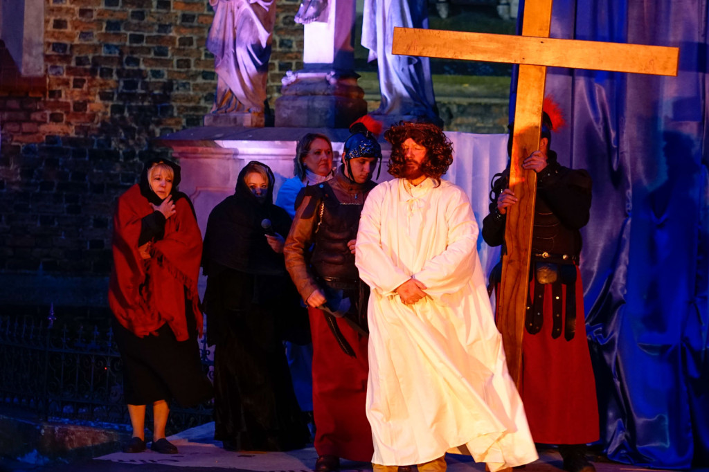 Misterium Męki Pańskiej w Grodkowie. Chwila przedświątecznej refleksji [fotorelacja]