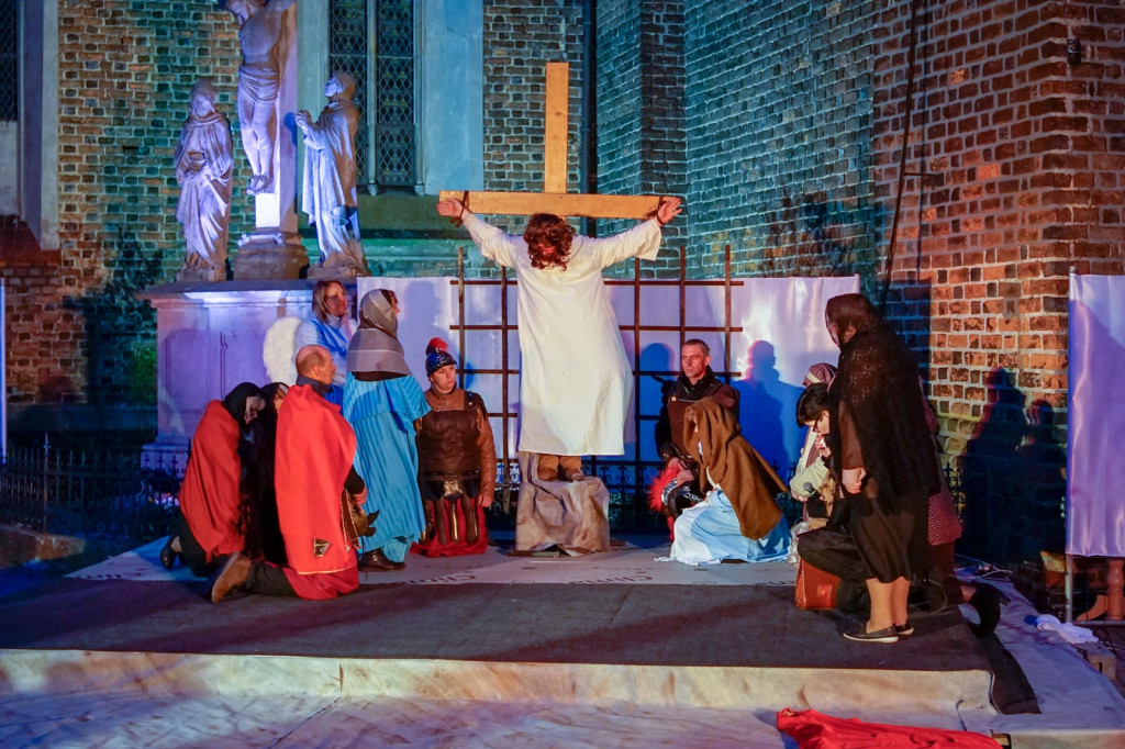 Misterium Męki Pańskiej w Grodkowie. Chwila przedświątecznej refleksji [fotorelacja]