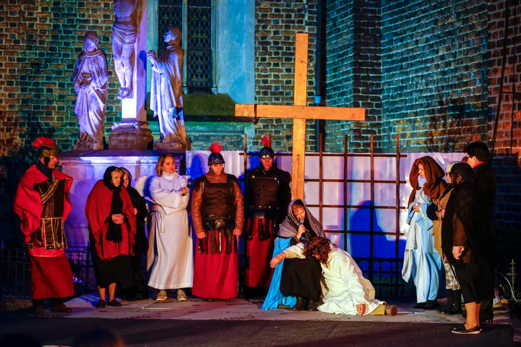 Misterium Męki Pańskiej w Grodkowie. Chwila przedświątecznej refleksji [fotorelacja]