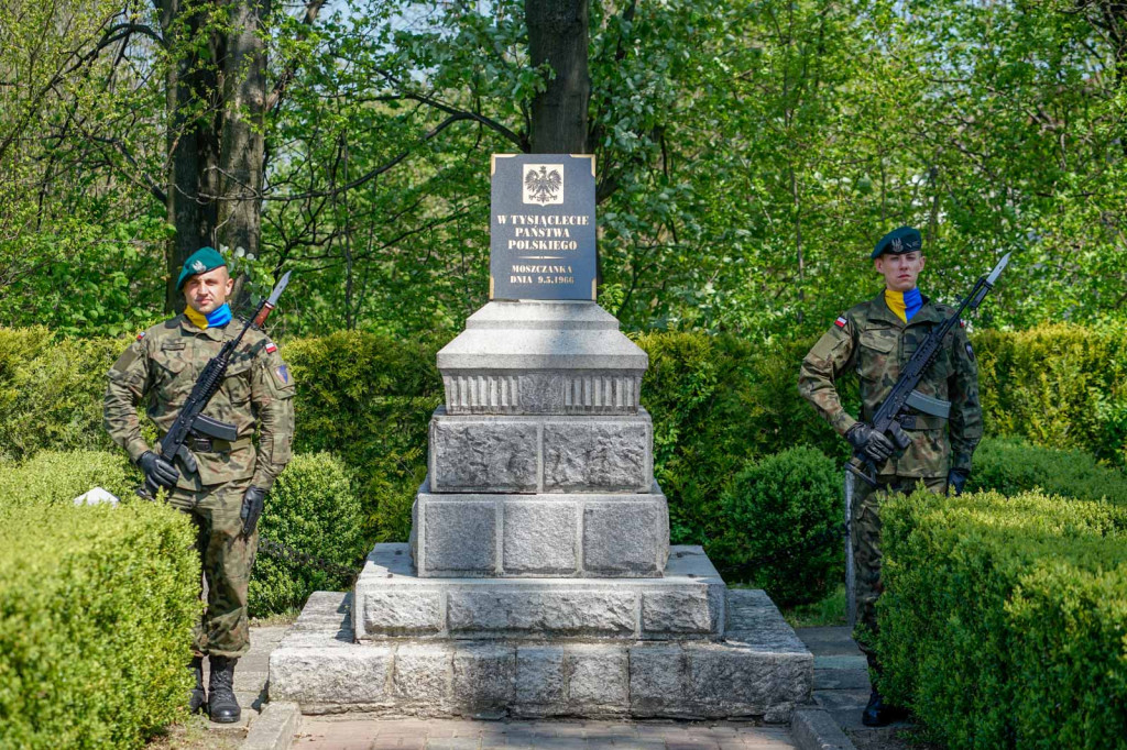 Moszczanka w biało-czerwonych barwach. Wojewódzkie obchody Święta Flagi [fotorelacja]