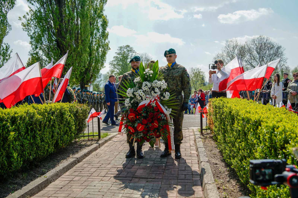 Moszczanka w biało-czerwonych barwach. Wojewódzkie obchody Święta Flagi [fotorelacja]