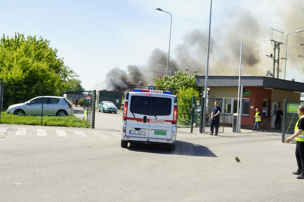 Pożar odpadów na składowisku śmieci w Gać
