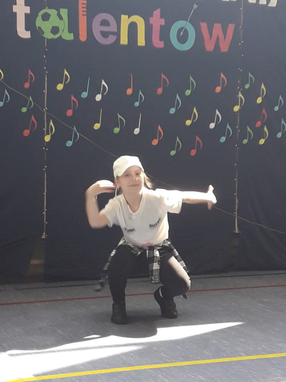 Dzień odkrywania talentów i kiermasz zdrowej żywności w PSP w Lubszy