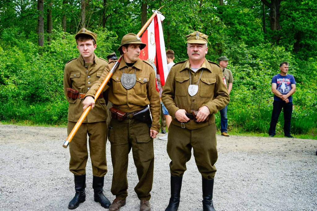 Odsłonięcie pomnika upamiętniającego żołnierzy 