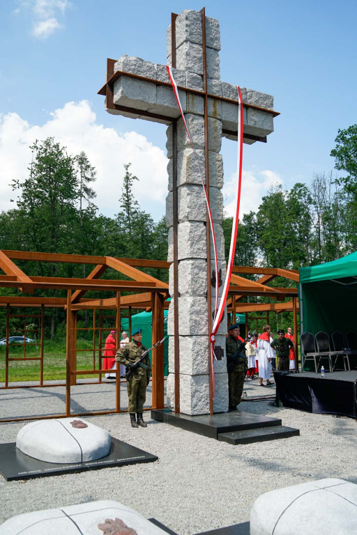 Odsłonięcie pomnika upamiętniającego żołnierzy 