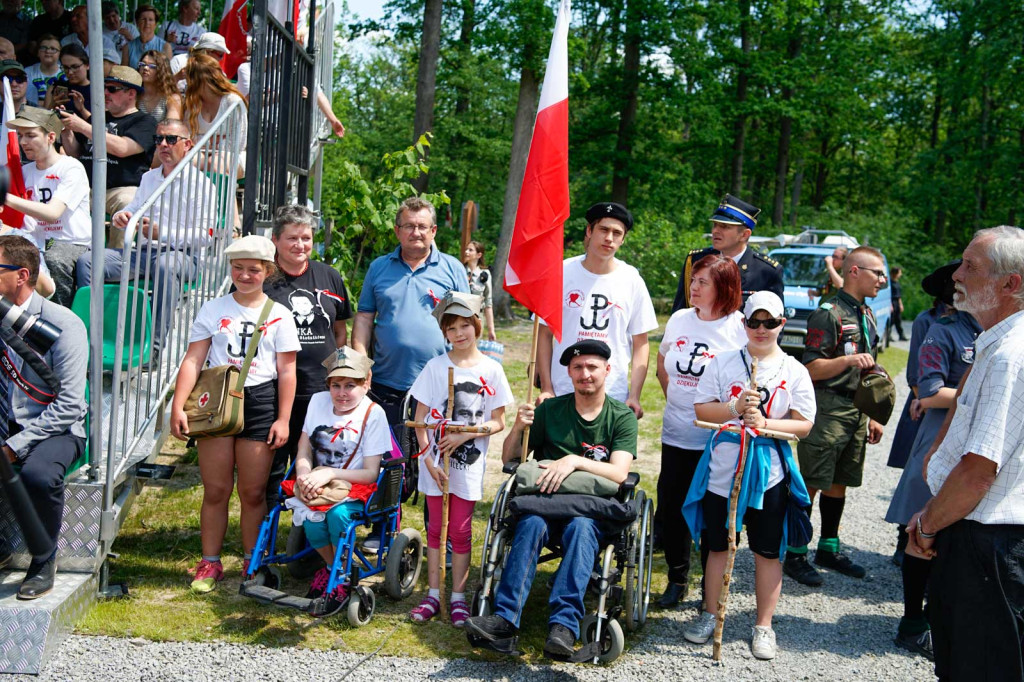 Odsłonięcie pomnika upamiętniającego żołnierzy 
