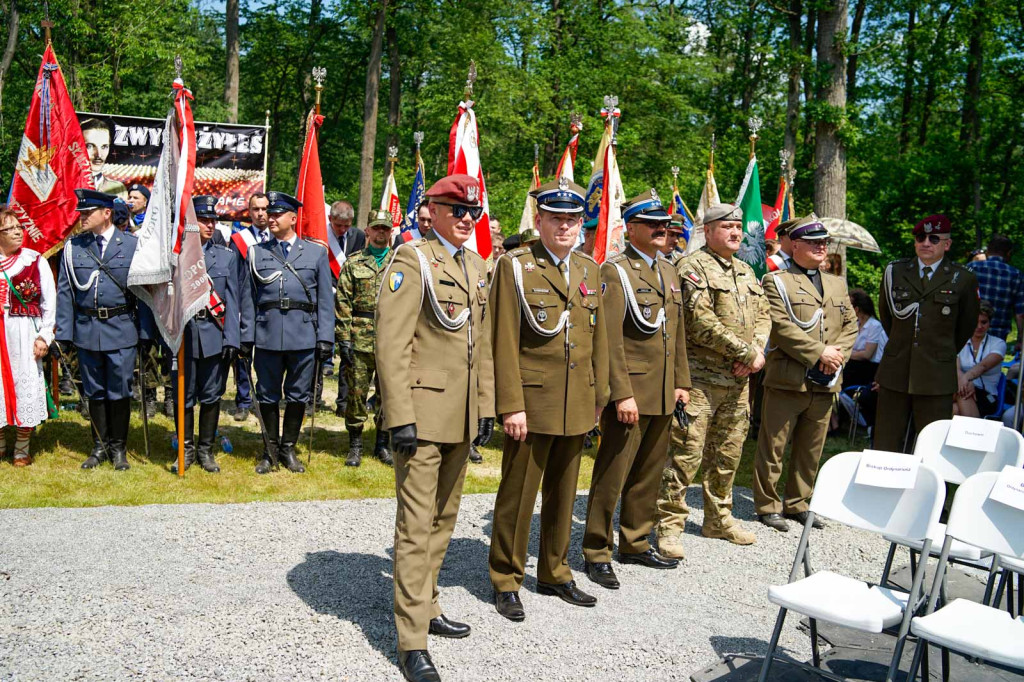 Odsłonięcie pomnika upamiętniającego żołnierzy 