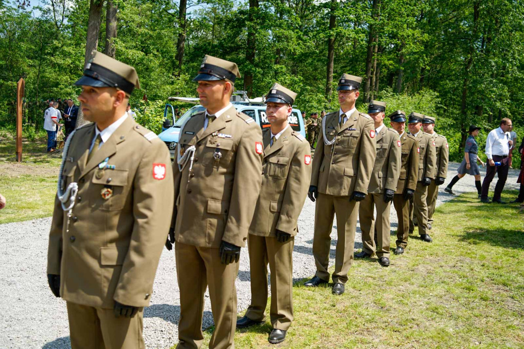 Odsłonięcie pomnika upamiętniającego żołnierzy 