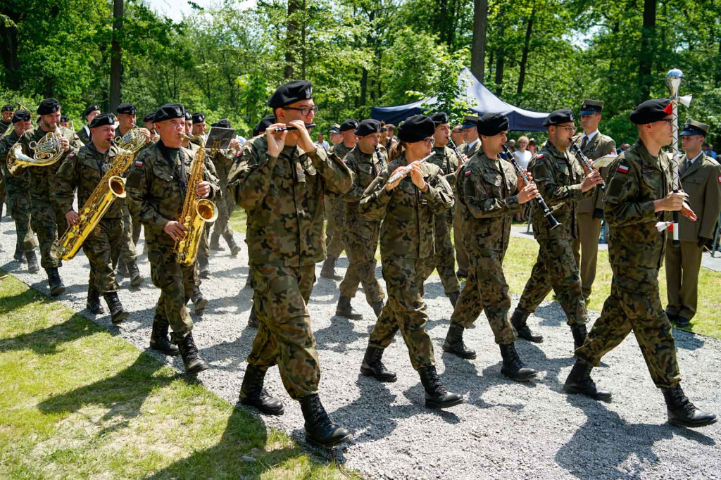 Odsłonięcie pomnika upamiętniającego żołnierzy 