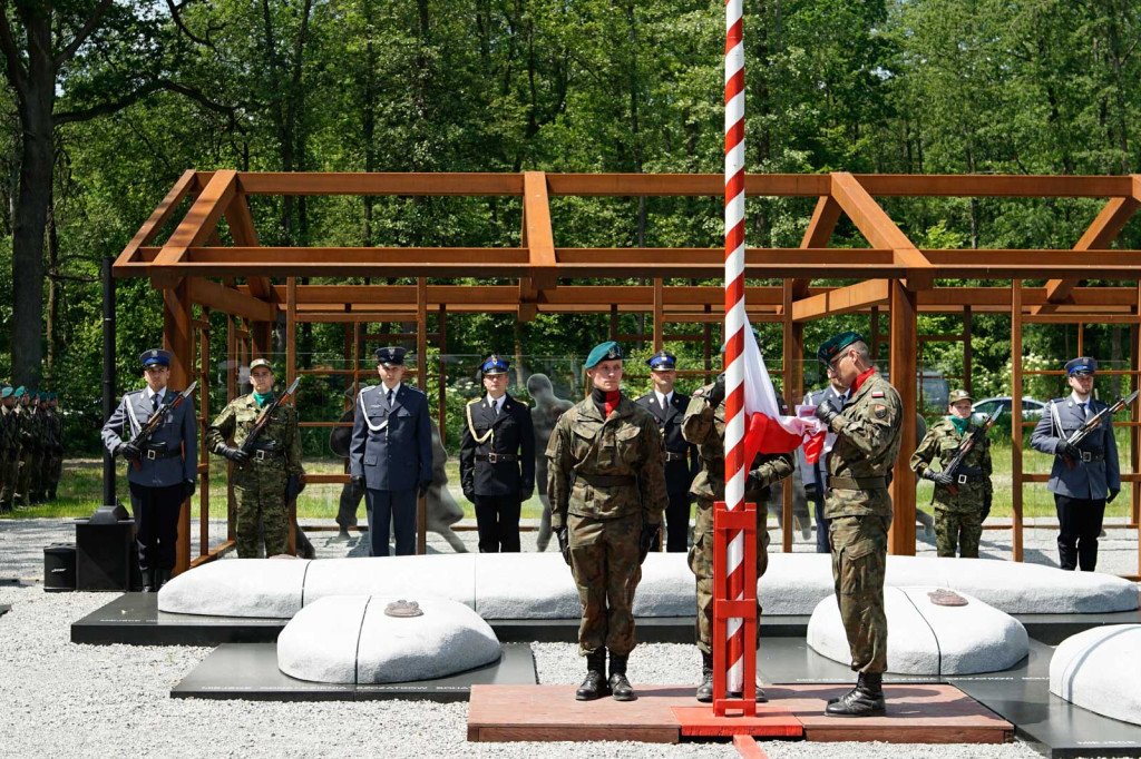 Odsłonięcie pomnika upamiętniającego żołnierzy 