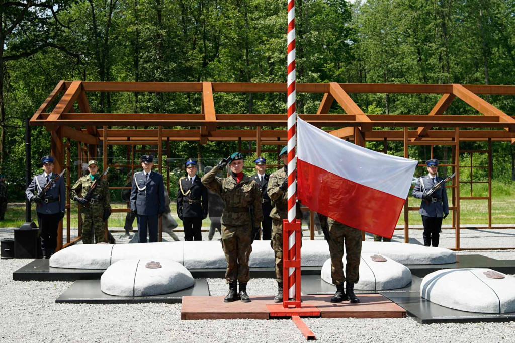 Odsłonięcie pomnika upamiętniającego żołnierzy 