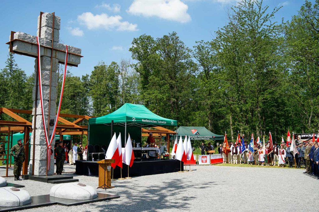 Odsłonięcie pomnika upamiętniającego żołnierzy 