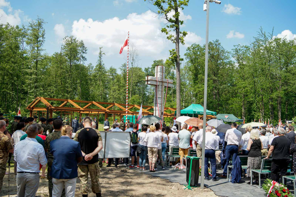 Odsłonięcie pomnika upamiętniającego żołnierzy 